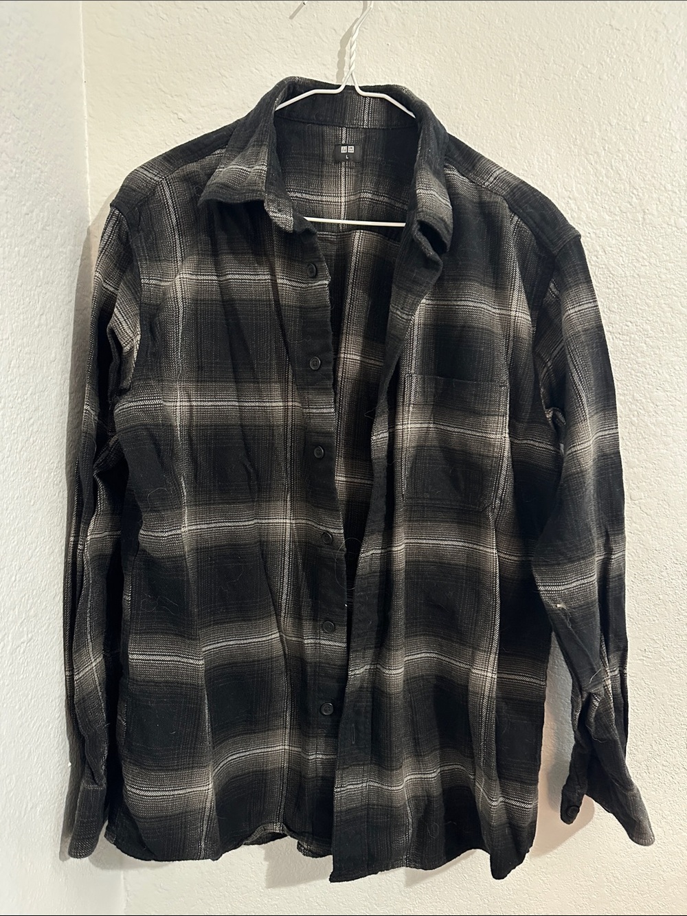 Uniqlo Black and Gray Plaid Casual Button-Down Shirt